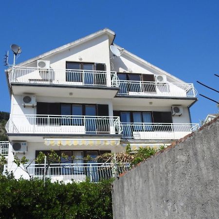 티바트 Madam Svetlana B&B 외부 사진