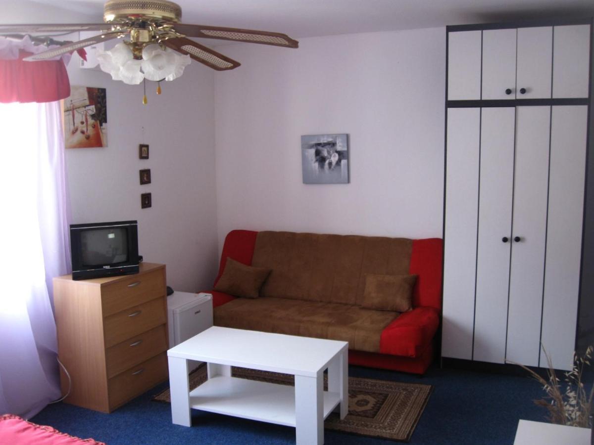티바트 Madam Svetlana B&B 외부 사진