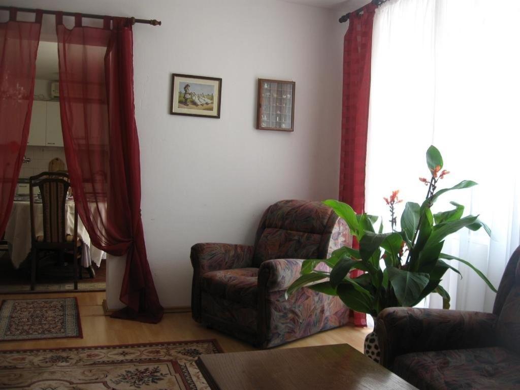 티바트 Madam Svetlana B&B 외부 사진