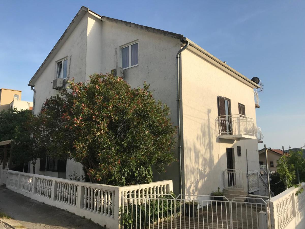 티바트 Madam Svetlana B&B 외부 사진